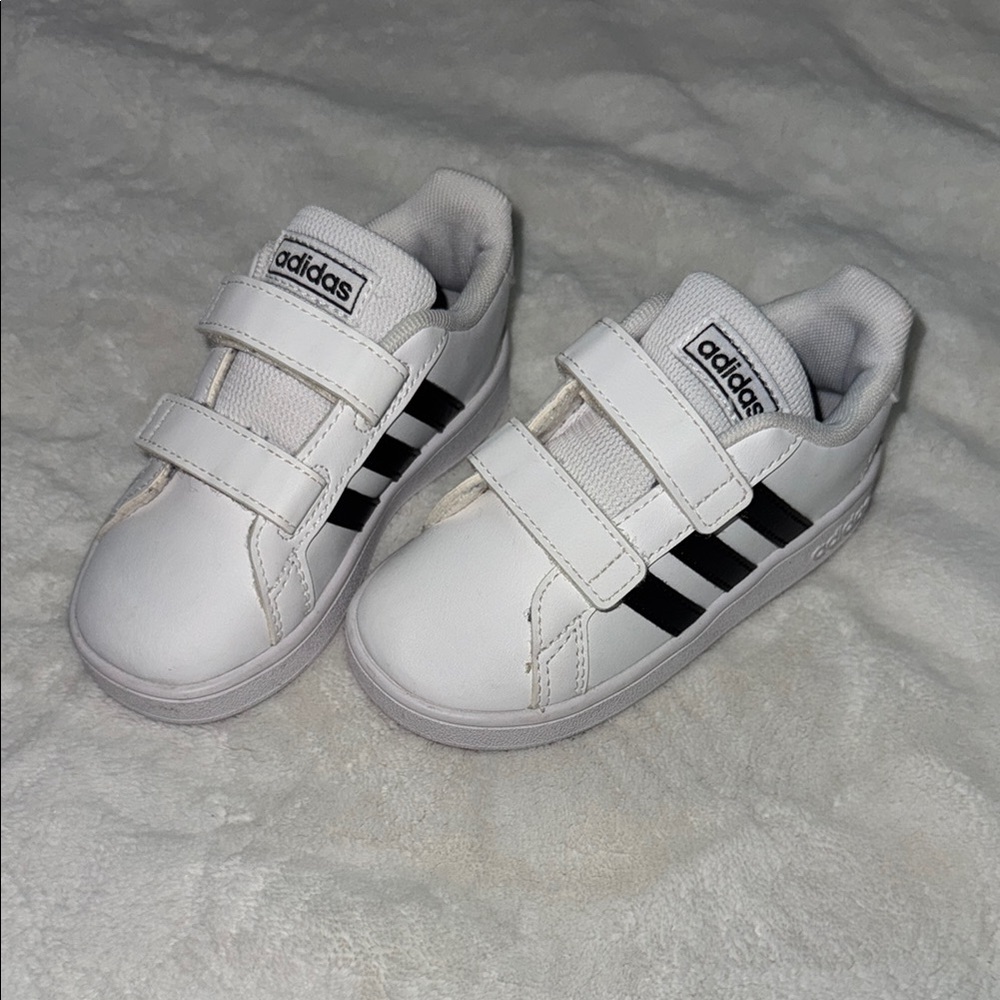 Adidas size 7 Kids White and Black Sneakers